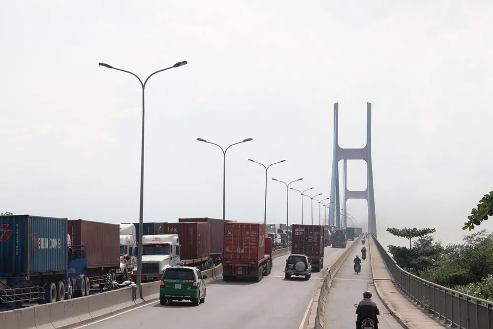 Đến 15 giờ chiều cùng ngày, hiện trường vẫn đang được giải quyết. 